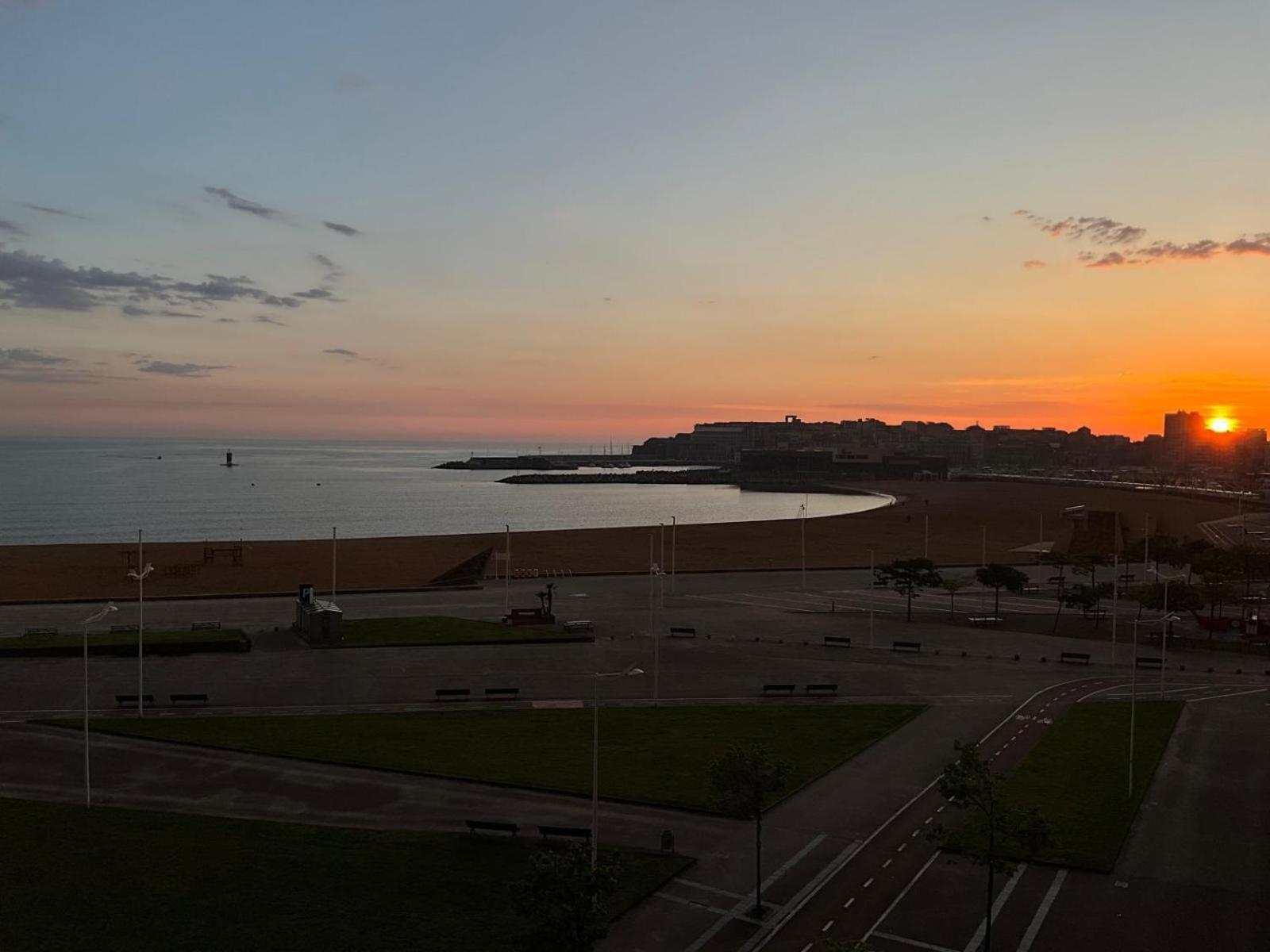 Appartement El Atico De La Playa Parking Gratis à Gijón Extérieur photo